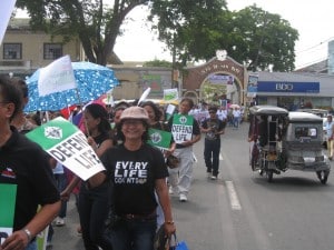 Filipinos-Walk-for-Life-Philippines-March-2012-300x225