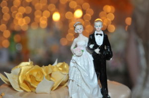 figurines on wedding cake