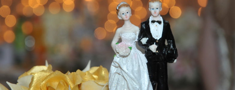 figurines on wedding cake
