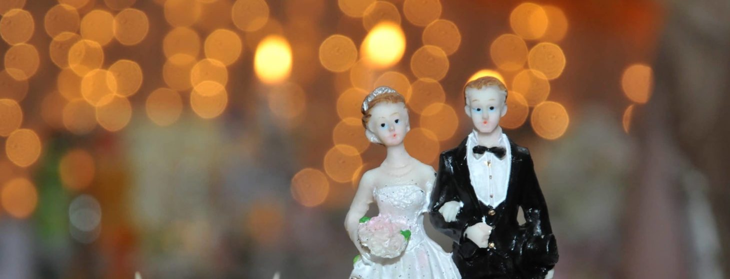 figurines on wedding cake