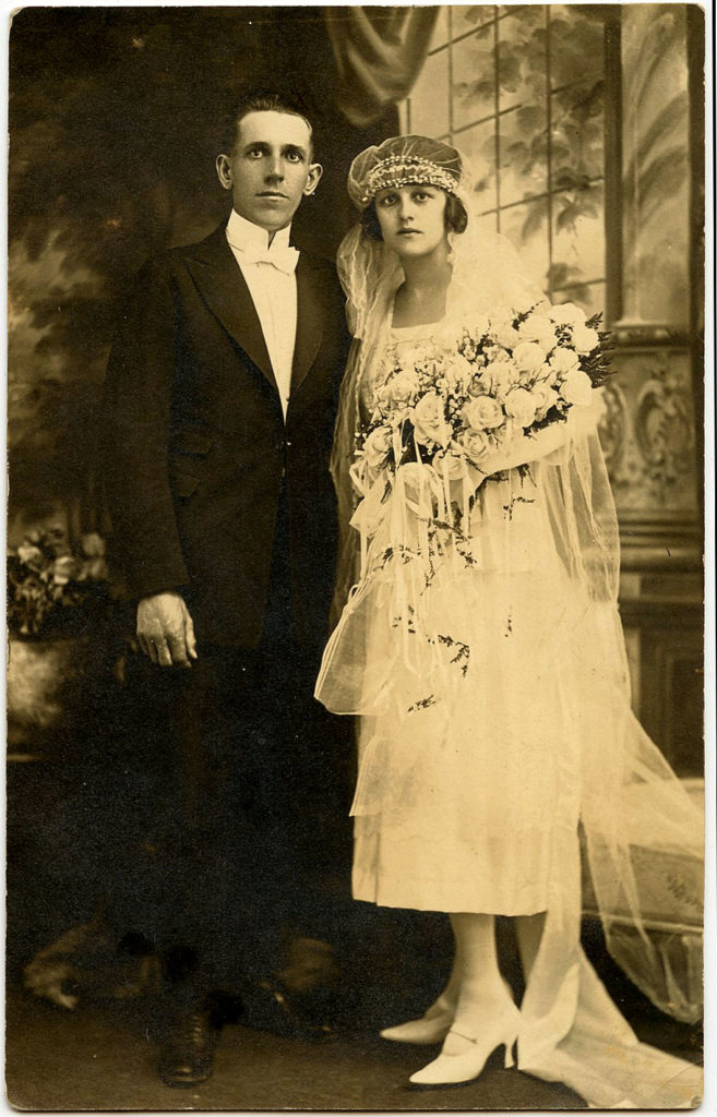 old wedding picture black and white