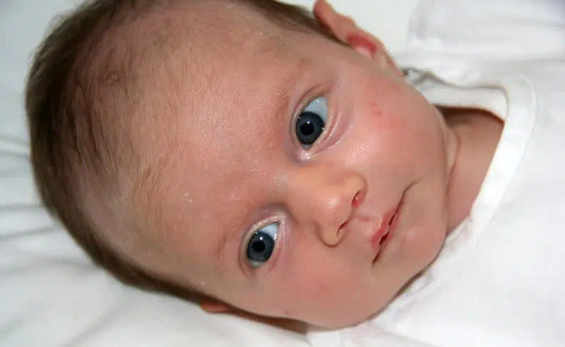 newborn-baby-with-blue-eyes