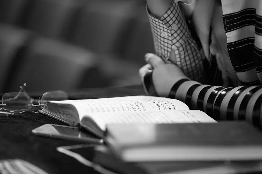 man reading the talmud judaism on abortion