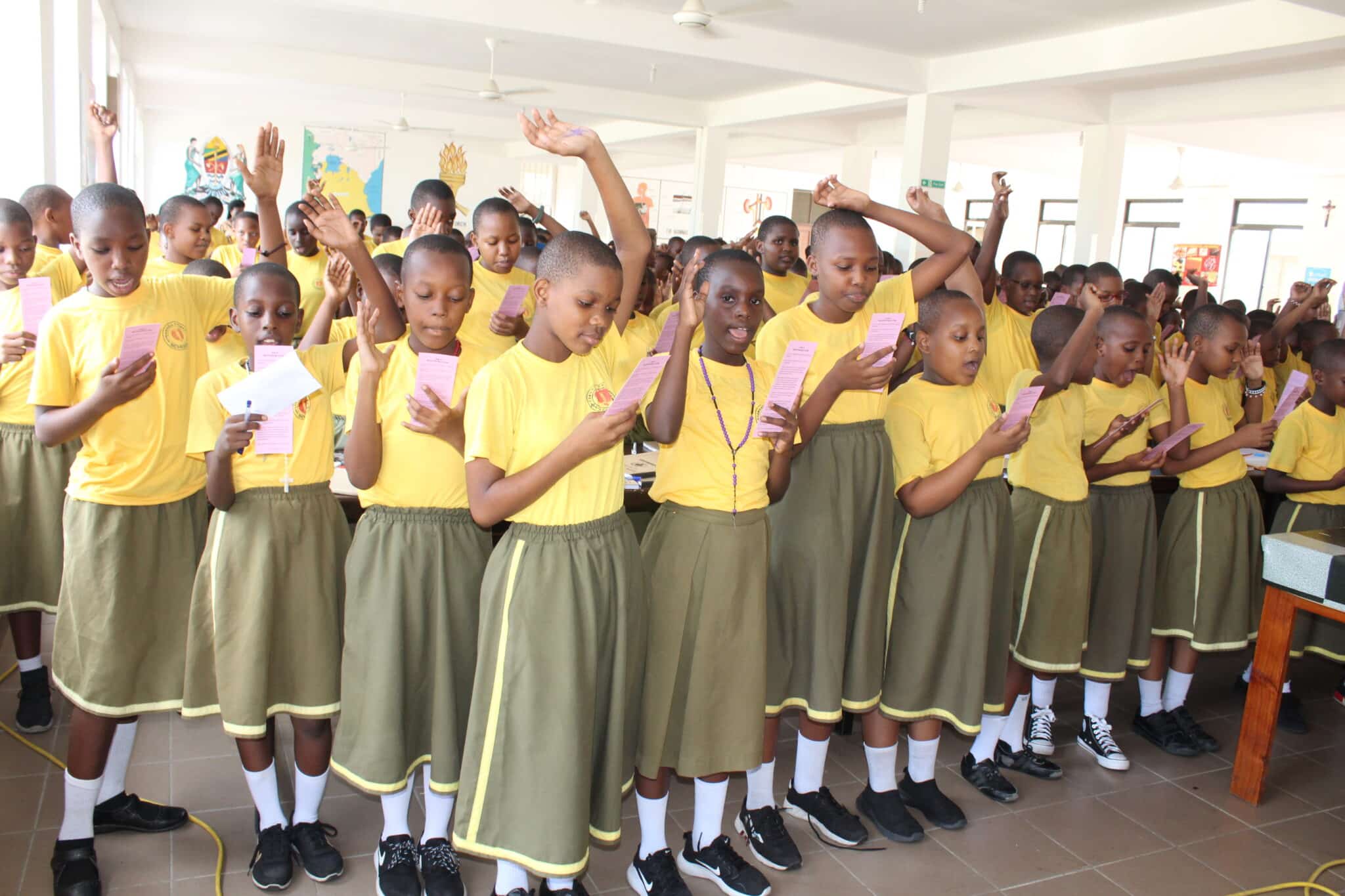 girls at Canossa School taking the chastity pledge