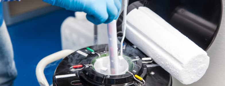 Liquid nitrogen cryogenic tank