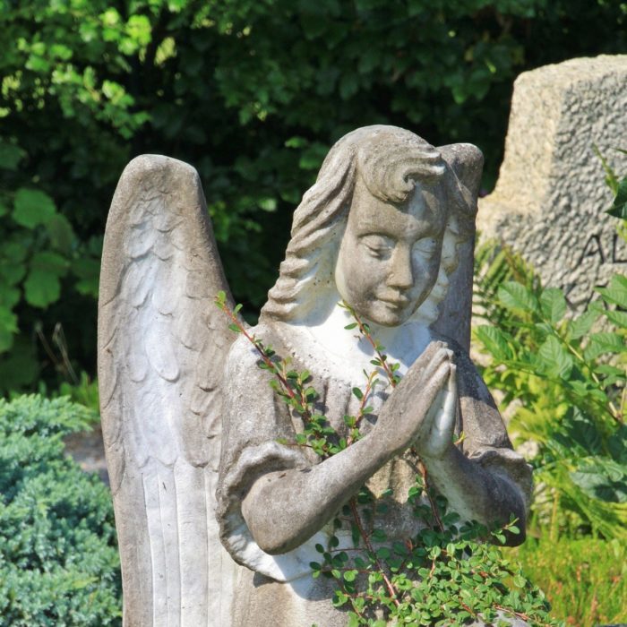 statue of angel praying
