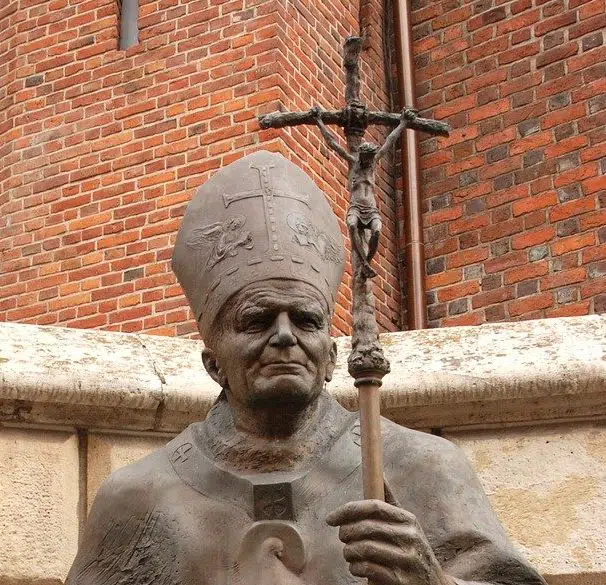 statue of john paul ii