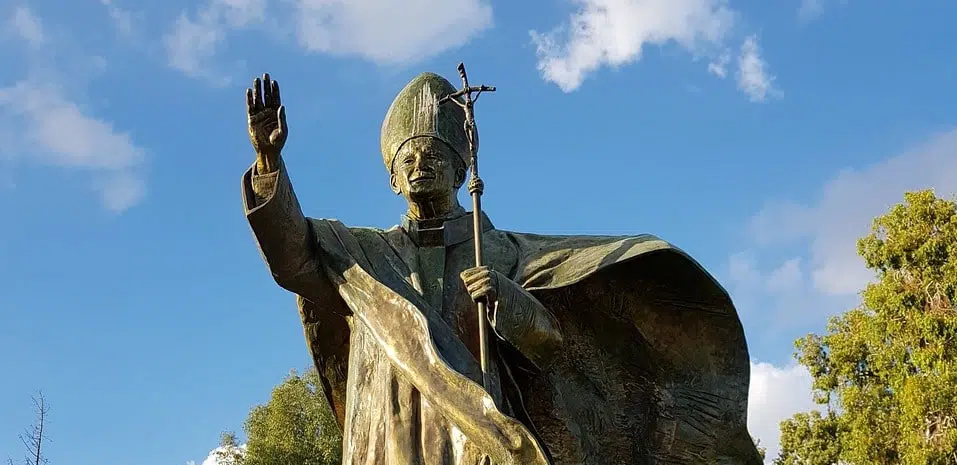 statue-of-jp-ii